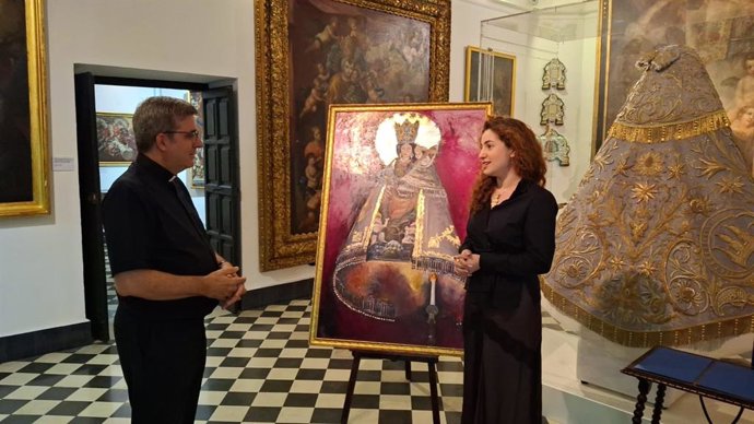 La artista Istorik dona al Museo de la Virgen un cuadro pintado como respeto al pueblo valenciano y su devoción a la Mare de Dèu