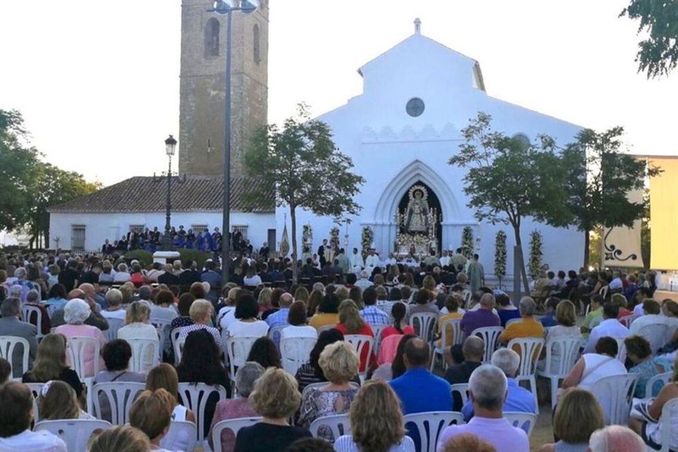 Foto de archivo de la Función Principal de la 'Novena Itinerante de la Virgen del Águila' en Alcalá de Guadaíra.