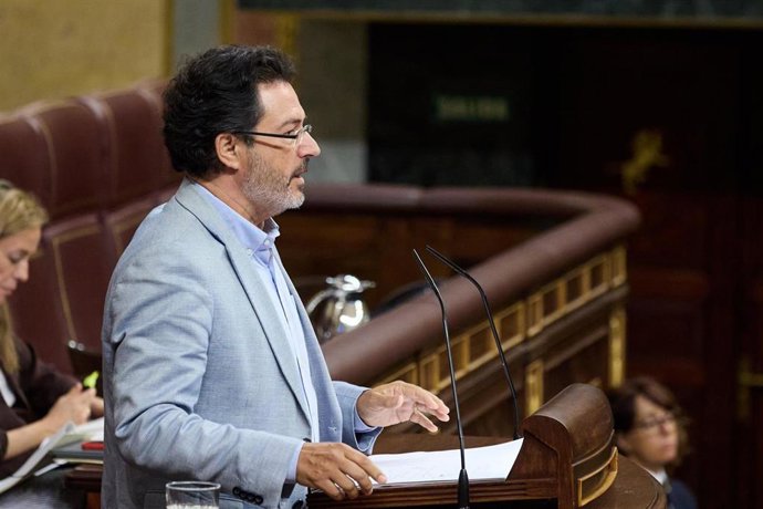 El diputado de Junts Isidre Gavin durante un pleno extraordinario, en el Congreso de los Diputados, a 9 de julio de 2025, en Madrid (España). 
