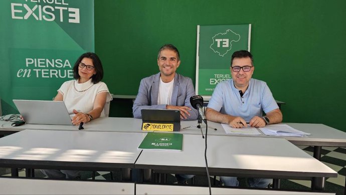 Los concejales de Teruel Existe en el Ayuntamiento de Calamocha, Antonio Abad, Nieves Sánchez y José María Hernández.