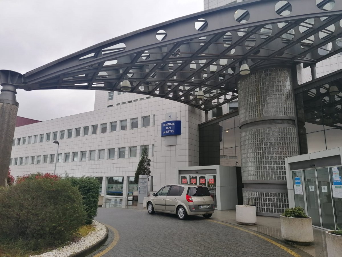 Trasladado al hospital un hombre tras sufrir una caída en la costa de Cudillero