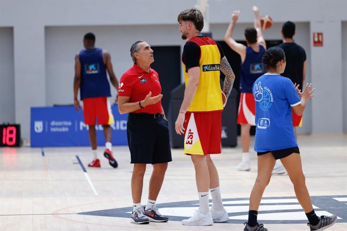 Sergio Scariolo, head coach of Spain, talk to Juancho Hernangomez of Spain during the Media Day of the Spanish Men's National Basketball Team at Centro Deportivo Municipal Triangulo de Oro on August 4, 2025 in Madrid, Spain.