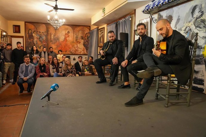 Archivo - Las consejeras de Cultura y Deporte, Patricia del Pozo, y de Inclusión Social, Juventud, Familias e Igualdad, Loles López, durante la presentación de Circuito Andaluz de Jóvenes Flamencos. A 6 de febrero de 2025 en Sevilla, Andalucía (España). 