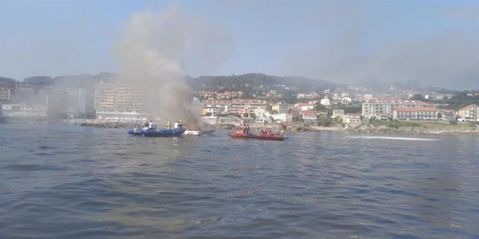 Incendio en embarcación de recreo en Sanxenxo