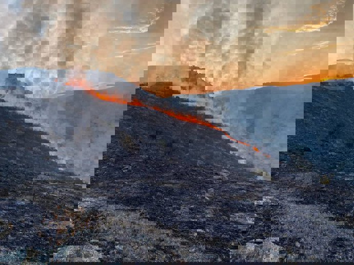 Incendio forestal en Valdeperillo