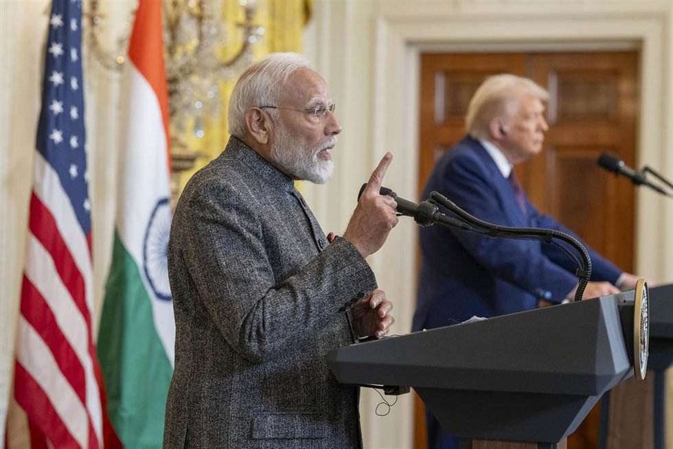 Archivo - El primer ministro de India, Narendra Modi, y su homólogo estadounidense, Donald Trump