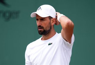 09 July 2025, United Kingdom, London: Serbian tennis player Novak Djokovic in action during a practice session on day ten of the 2025 Wimbledon Championships. Photo: Mike Egerton/PA Wire/dpa