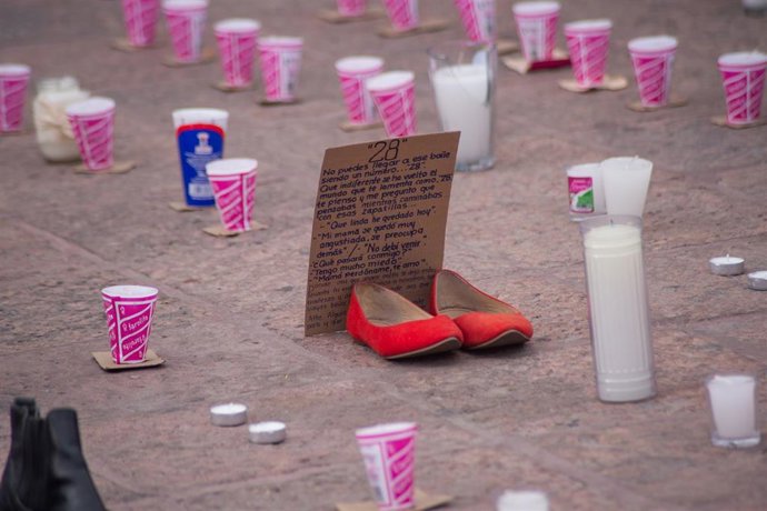 Archivo - Vigilia tras el descubrimiento de fosas clandestinas en un acto de protesta celebrado en Querétaro, México