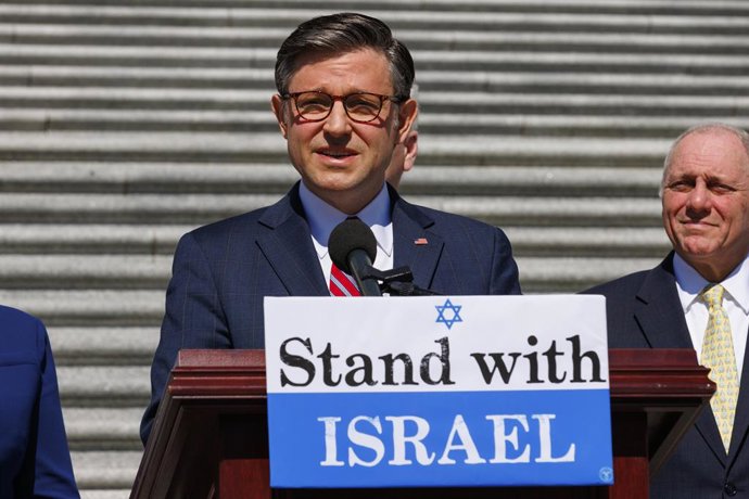 Archivo - 16 de maio de 2024, Washington, Distrito de Columbia, EUA: O presidente da Câmara dos Deputados dos EUA, Mike Johnson (republicano de Louisiana), faz um discurso com os líderes republicanos da Câmara sobre a Lei de Segurança de Israel, nos degra