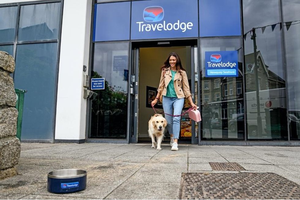 Travelodge refuerza su oferta 'pet friendly' en España para facilitar las vacaciones con mascotas