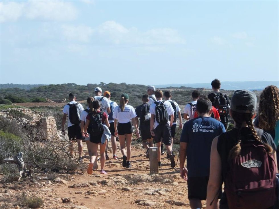 Imagen de la ruta juvenil por el Camí de Cavalls del 2024.