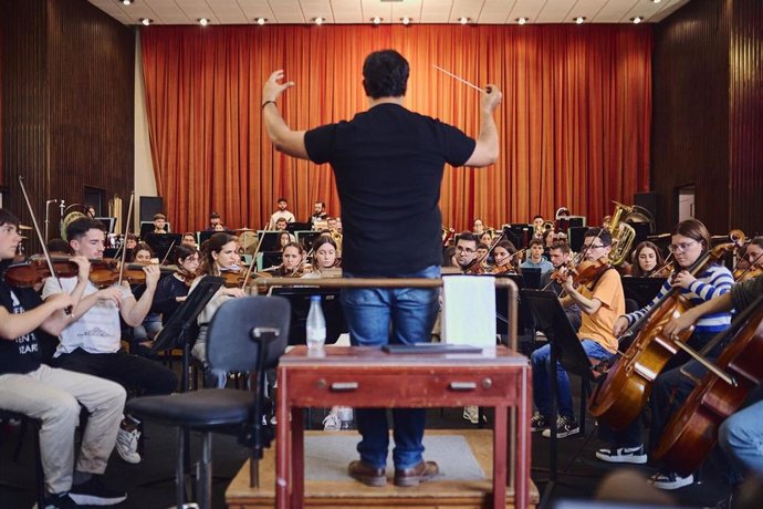 La Consejería de Cultura y Deporte, que dirige Patricia del Pozo, promueve una nueva línea de ayudas destinadas a la ampliación y el perfeccionamiento de estudios relacionados con las artes escénicas y la música en España y el extranjero.