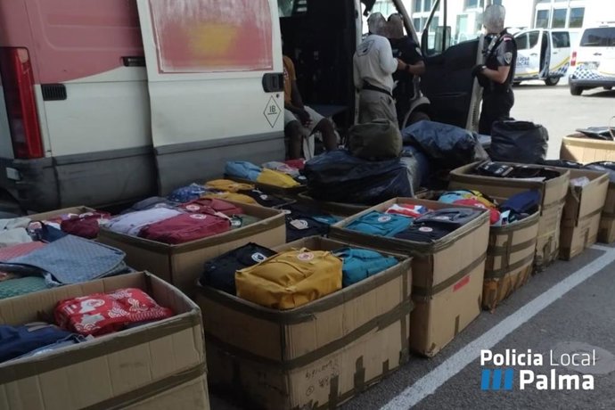 Objetos intervenidos en el operativo policial.