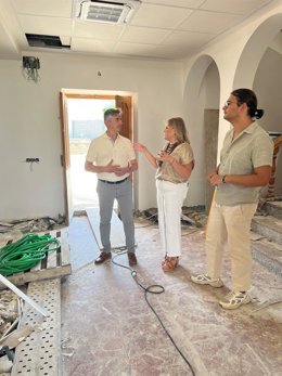 Visita a las obras de reforma en el Ayuntamiento de Santiago  de Calatrava