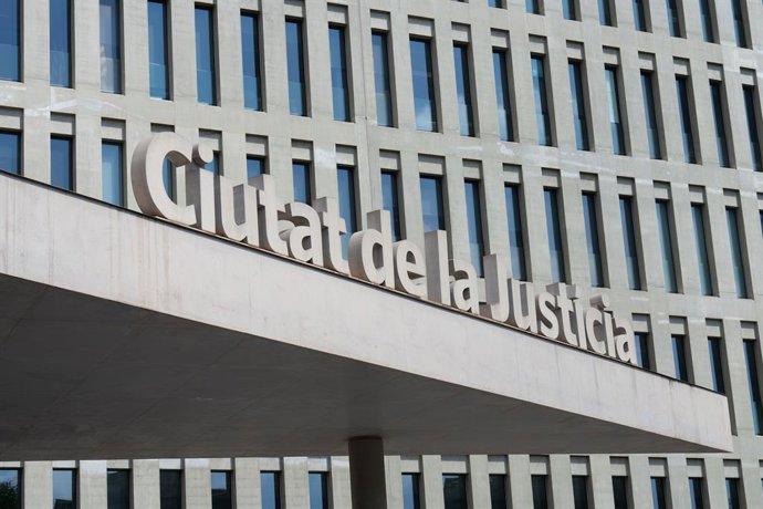 Archivo - Arxiu - Vista de la façana de la Ciutat de la Justícia, a 2 d'agost de 2023, a Barcelona, Catalunya (Espanya). 