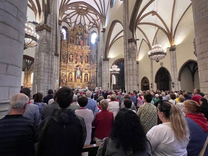 Misa Pontifical en el dia grande de las fiestas de la Virgen Blanca, en la Iglesia de San Miguel de Vitoria-Gasteiz