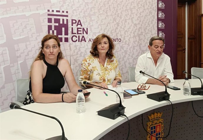 Sonia Lalanda durante la rueda de prensa en Palencia tras ratificarse su expulsión de Vox.