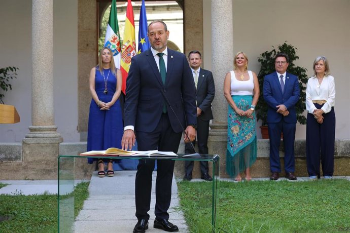 Francisco José Ramírez Jura Su Cargo Como Consejero De Gestion Forestal Y Mundo Rural En La Junta De Extremadura