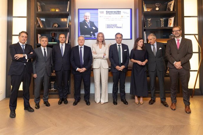 Foto de familia con los asistentes un encuentro del foro 'Generación de Oportunidades' de Europa Press, en el Hotel Rosewood Villa Magna, a 23 de julio de 2025, en Madrid (España).