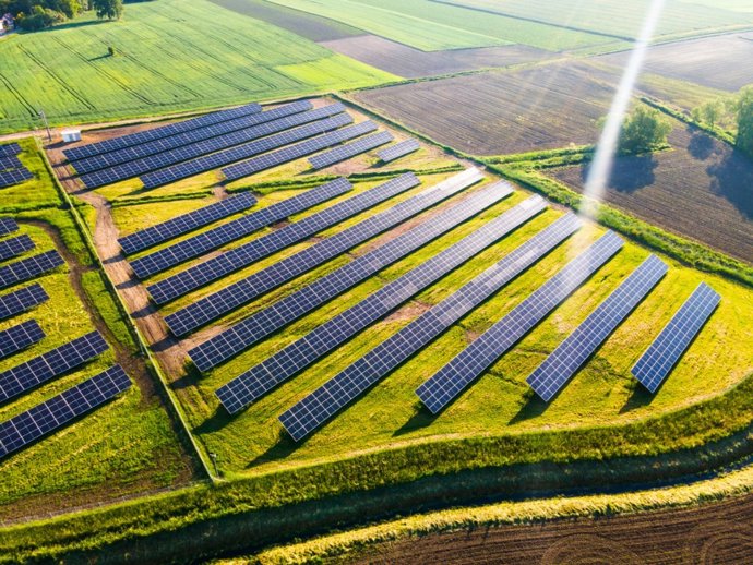El Gobierno destina 148 millones a proyectos pioneros renovables como agrivoltaica o fotovoltaica flotante