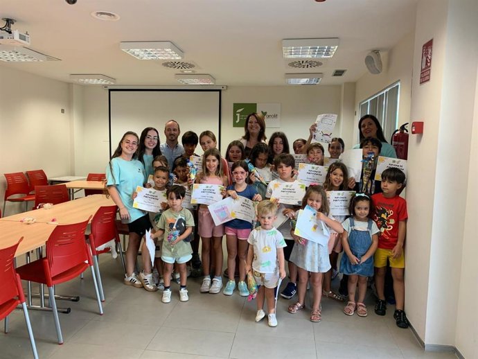 Entrega de premios del concurso infantil ¿Qué es para ti Geolit?