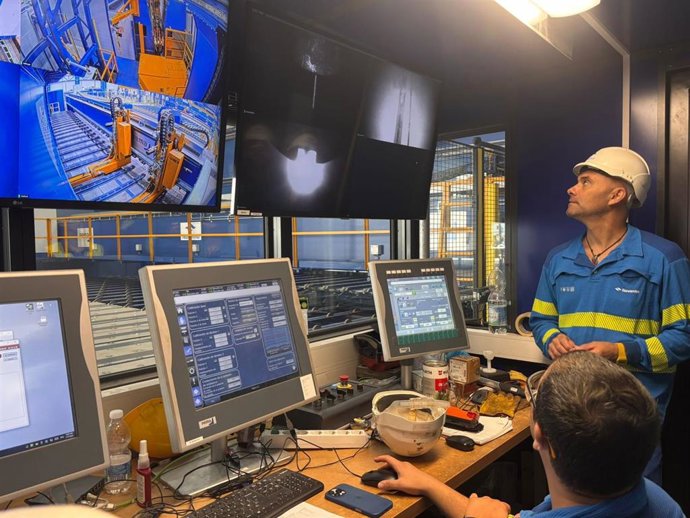 Operarios de Navantia en el Taller de Unidades Abiertas Planas (TUAP) 'José Antonio Rodríguez Poch' en San Fernando.