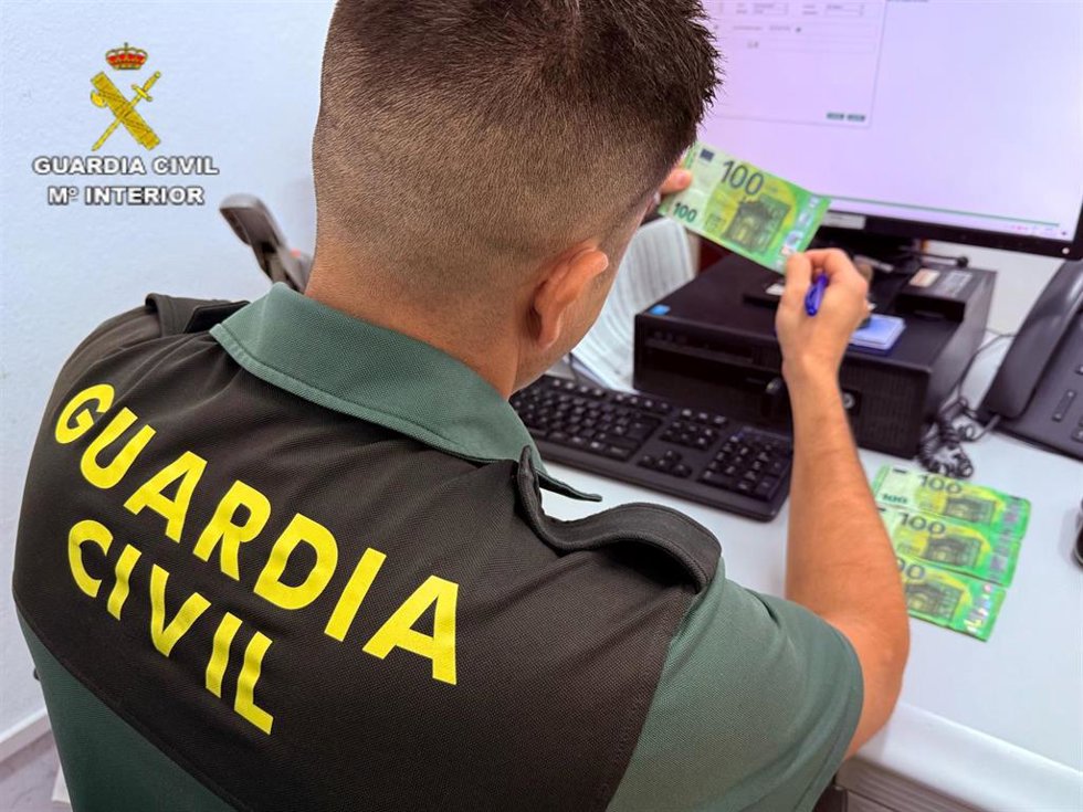 .- Detenidos Dos Hombres Por Intentar Pagar Con Billetes Falsos La Entrada De Una Discoteca De Magaluf