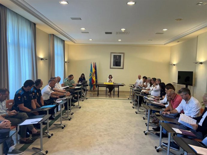 La delegada del Gobierno en Asturias, Adriana Lastra, ha presidido este martes la reunión para coordinar la seguridad en el Descenso Internacional del Sella