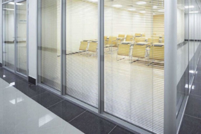 Descubrir los estores para oficinas que hay en OfficeDeco