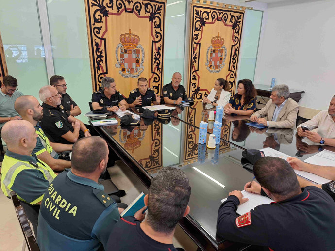 Reunión de la Junta Local de Seguridad de Almería para coordinar el dispositivo especial del festival Dreambeach 2025.