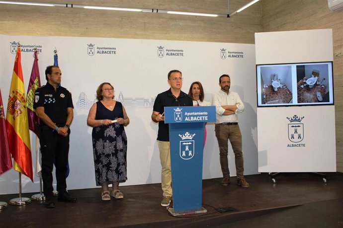 El alcalde de Albacete anuncia el inicio de una nueva campaña de concienciación ciudadana para evitar actos vandálicos.