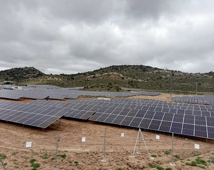Archivo - Instalación fotovoltaica realizada por EDP para Draxton en Teruel.