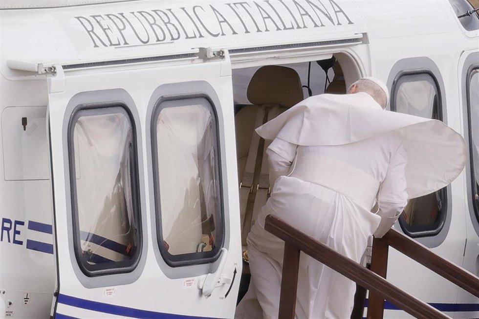 Giubileo dei Giovani : Papa Leone lascia Tor Vergata con lAelicottero  Ñ RomaÑItalia Ñ Domenica   3 Agosto 2025 - Cronaca - (foto di Cecilia Fabiano/ LaPresse) ..Youth Jubilee: Pope Leo leaves Tor Vergata on helicopter .Ñ RomeÑItaly Ñ Sunday  , August 