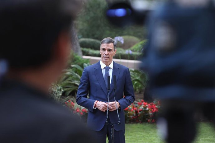 El presidente del Gobierno, Pedro Sánchez, ofrece una rueda de prensa, tras un despacho con El Rey Felipe VI, en el ?Palacio de Marivent, a 29 de julio de 2025, en Palma de Mallorca, Islas Baleares (España).