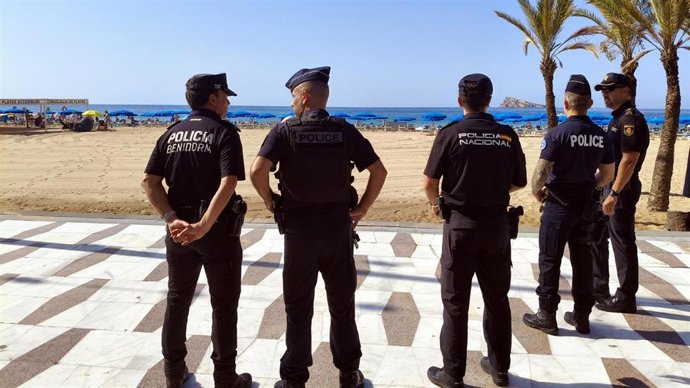 Policías de Francia se desplazan a Benidorm para colaborar en la 'Operación Verano'