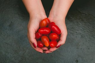 Cocinar tomate en sofrito a fuego lento no es solo una receta, es una forma de cuidar el cuerpo, según una nutricionista
