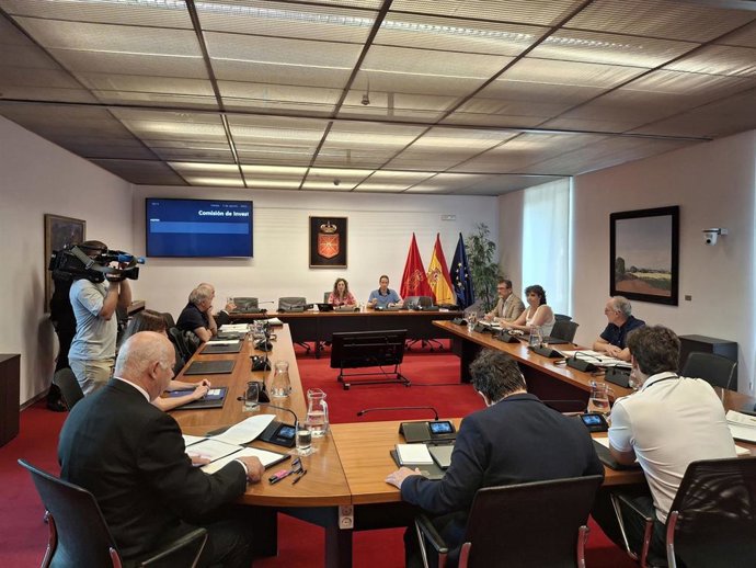 Imagen de la comisión de investigación del Parlamento de Navarra sobre adjudicaciones de obras públicas