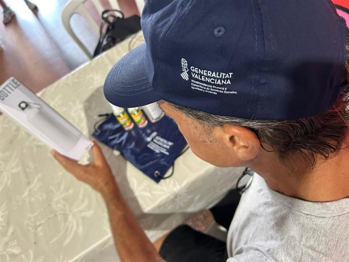 La Generalitat lleva repartidos más de 2.100 kits ante el calor extremo a personas en situación de sin hogar