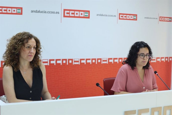 Presentación del informe anual de Comisiones Obreras de Andalucía donde participan la secretaria general de Comisiones Obreras de Andalucía, Nuria López y la secretaria de Juventud de Comsiones Obreras de Andalucía, María Núñez.