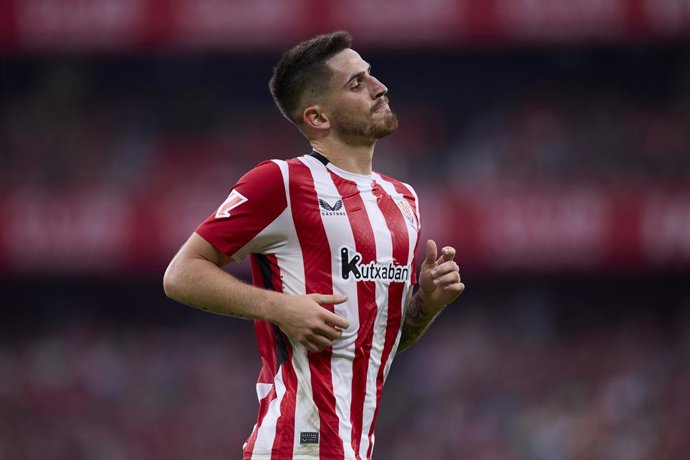 Archivo - Oihan Sancet of Athletic Club looks on during the LaLiga EA Sports match between Athletic Club and RC Celta de Vigo at San Mames on September 22, 2024, in Bilbao, Spain.