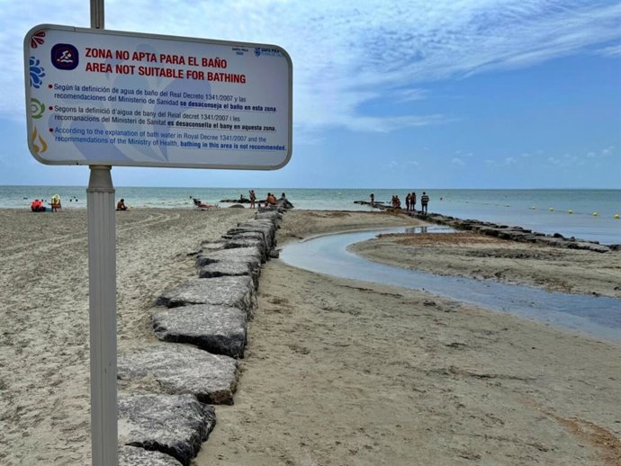 Recomendación de no bañarse en playas de Santa Pola