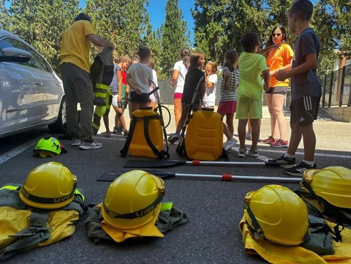 As sesiones se adaptan a la edad de los participantes y tienen una duración aproximada de cuatro horas.