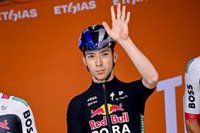 Adrià, primer líder en Burgos tras ganar en un Alto del Castillo con caídas de Del Toro y Ciccone