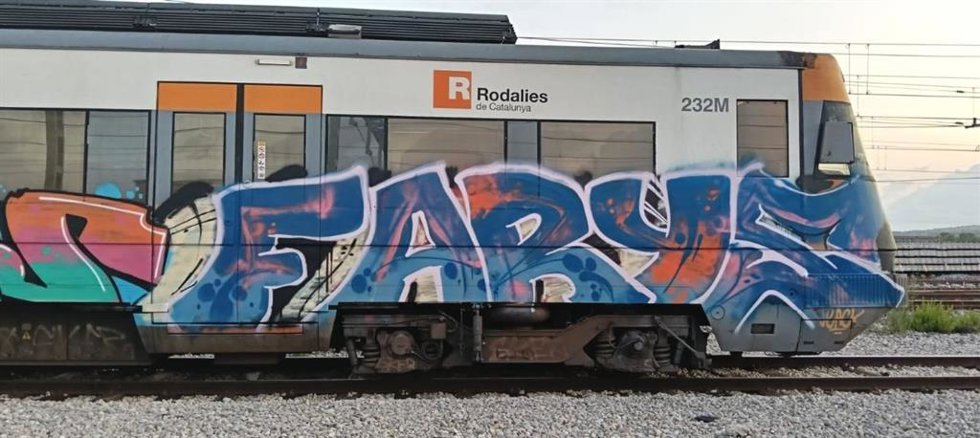 Detenidos 4 grafiteros por pintar un tren en el Vendrell (Tarragona)