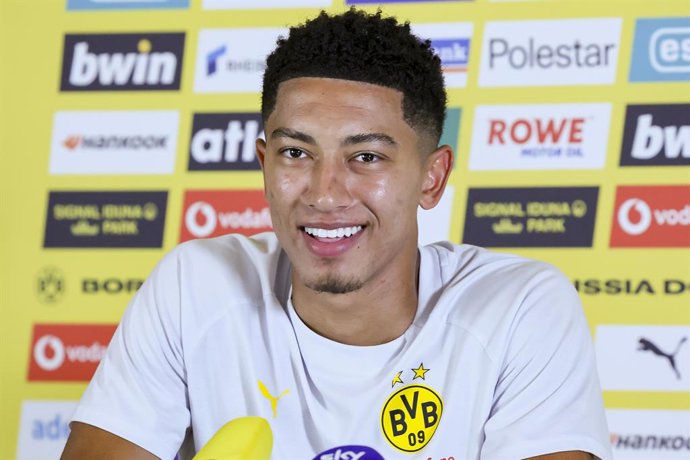 August 5, 2025, Saalfelden, Austria: Jobe Bellingham (Borussia Dortmund) stellt sich in der Medienrunde den Fragen der Journalisten, Medienrunde 05.08.2025, Trainingslager Borussia Dortmund, Hotel Brandlhof am 05. August 2025 in Saalfelden, Oesterreich. (