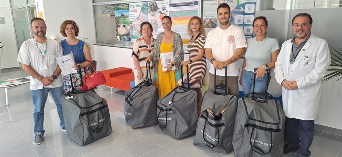 El Área de Gestión Sanitaria Campo de Gibraltar Este entrega simuladores de soporte vital básico a las enfermeras referentes de centros educativos de la comarca del Campo de Gibraltar.