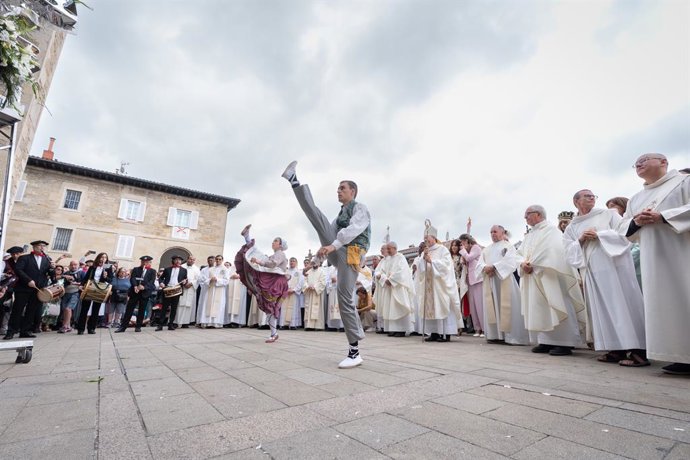 Aurreskua Gasteizko Andre Maria Zuriaren jaietan