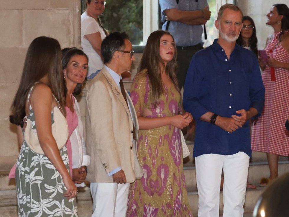 La Familia Real al completo visita la exposición de Joan Miró en la Lonja de Palma de Mallorca