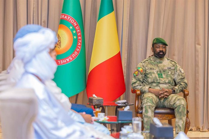 El líder de la junta maliense, Assimi Goita, recibe a los cuatro camioneros marroquíes secuestrados a principios de año por Estado Islámico