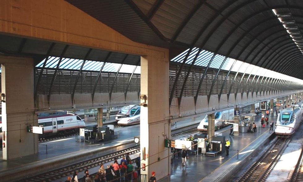 Archivo - Trenes en Santa Justa